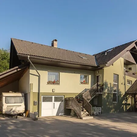 Nočitev z zajtrkom Unite *